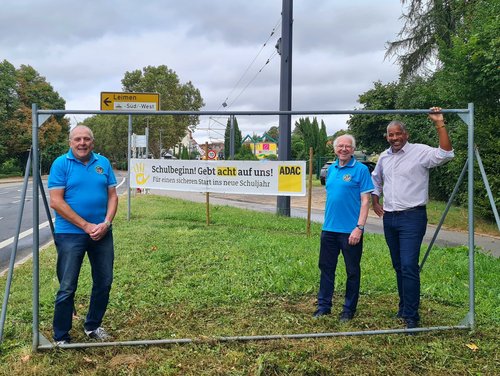 Acht Banner an verschiedenen Standorten in Leimen angebracht