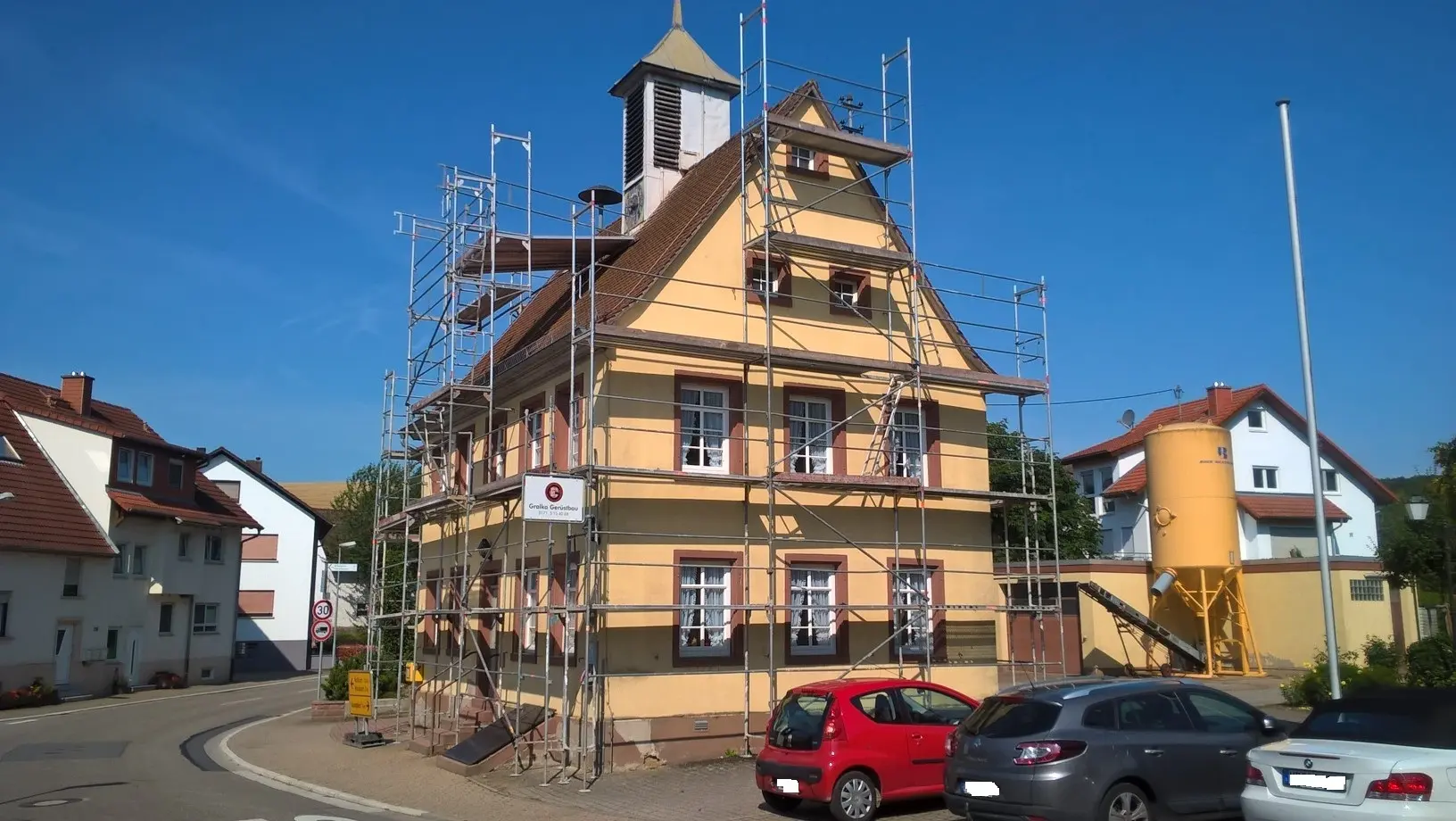 Bürgerhaus Ochsenbach wird frisch gestrichen
